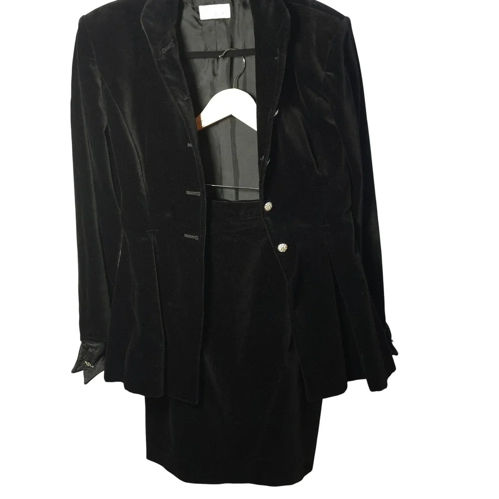 Vtg Henri Bendel‎ Black Velvet Skirt Suit Womens 10 Rhinestone Buttons Italy